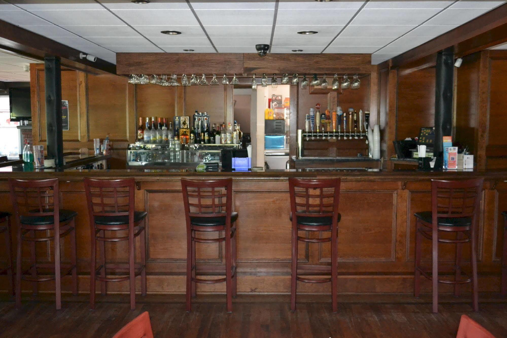 Latham Inn Dış mekan fotoğraf