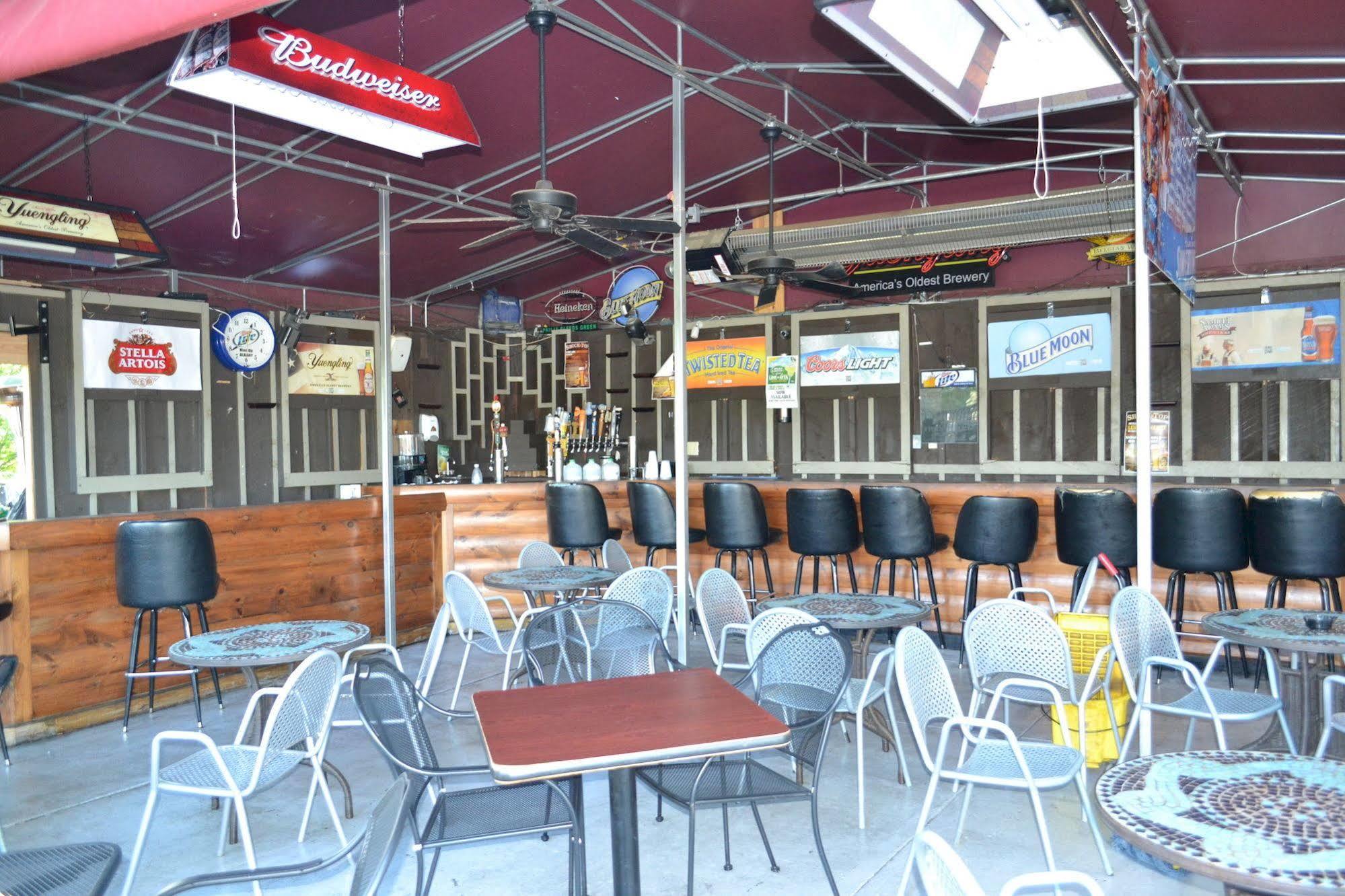 Latham Inn Dış mekan fotoğraf