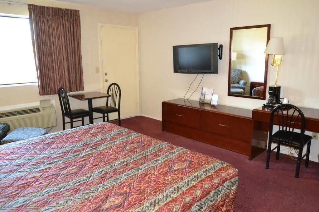 Latham Inn Dış mekan fotoğraf