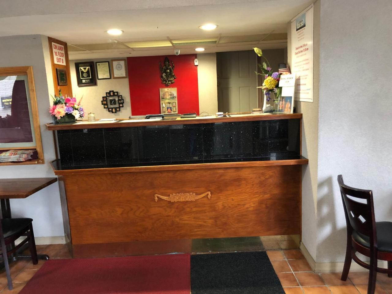 Latham Inn Dış mekan fotoğraf